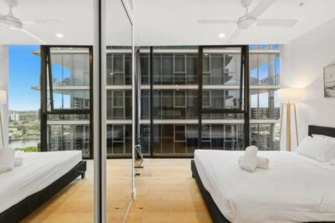 NEW Centrally Located High Level Studio Apartment - New Castle Holiday 1