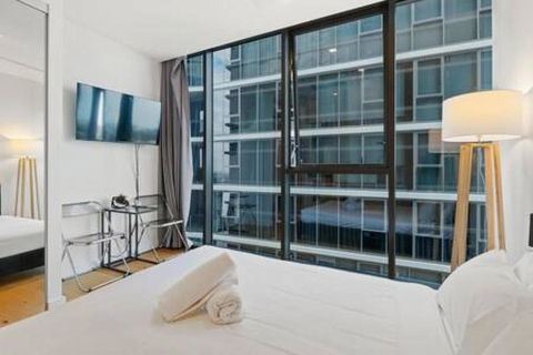 NEW Centrally Located High Level Studio Apartment - New Castle Holiday 2