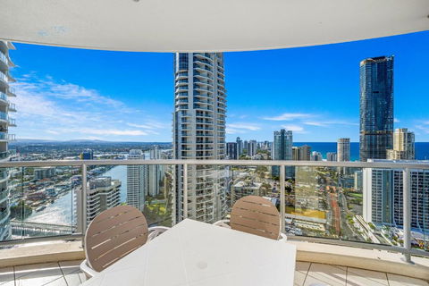 NEW Chevron Ocean Views Central Surfers. - New Castle Holiday 1