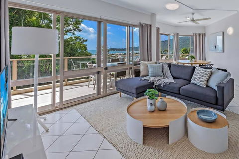NEW! Gorgeous 2BR Apartment With Stunning Ocean Views! - New Castle Holiday 0