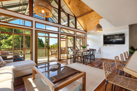 NEW Luxury Angourie Villa! Dream Location, WiFi ++ - New Castle Holiday 0