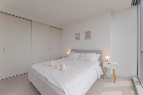 NEW Top Floor L70 CBD Luxury Apt - New Castle Holiday 2