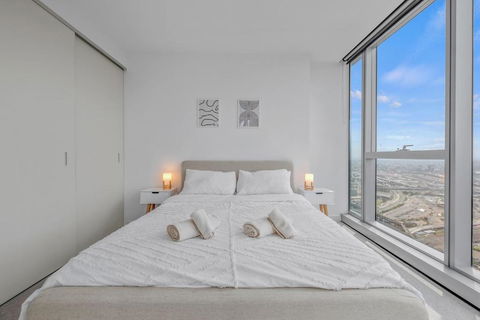NEW Top Floor L70 CBD Luxury Apt - New Castle Holiday 1