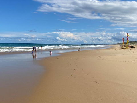 NEW Upmarket OCEAN 3Bed 2Bath Unit - 250m 2 BUDDINA BEACH! - New Castle Holiday 1