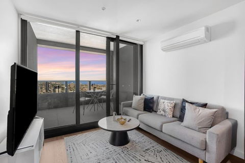 NEW Waterfront Living With Sublime Views 2B1B - New Castle Holiday 1