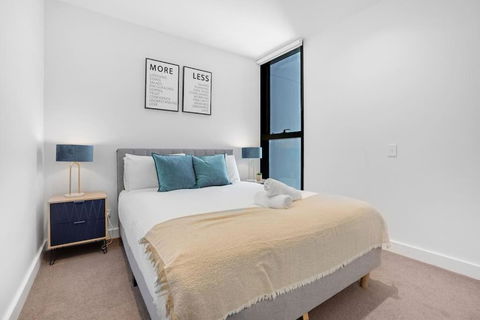 NEW Waterfront Living With Sublime Views 2B1B - New Castle Holiday 3