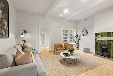 NEWLY RENOVATED LARGE 3.5 BDRM HOUSE! BEST OF MELB - New Castle Holiday 0