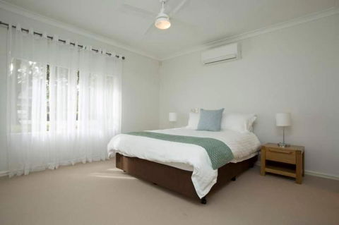 Mt Pleasant Short Stay - New Castle Holiday 0
