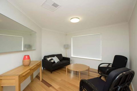 Mt Pleasant Short Stay - New Castle Holiday 3