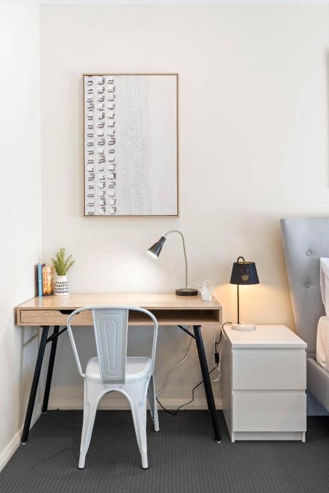 No Stairs, Big House, Garage Richmond Residence 2 - New Castle Holiday 1