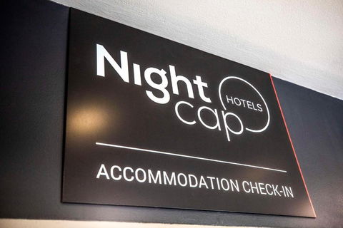 Nightcap At High Flyer Hotel - New Castle Holiday 3