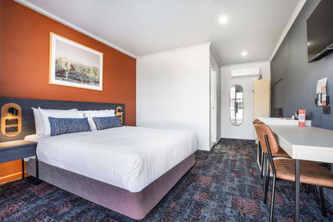 Nightcap At Horse & Jockey Hotel Warwick - New Castle Holiday 3