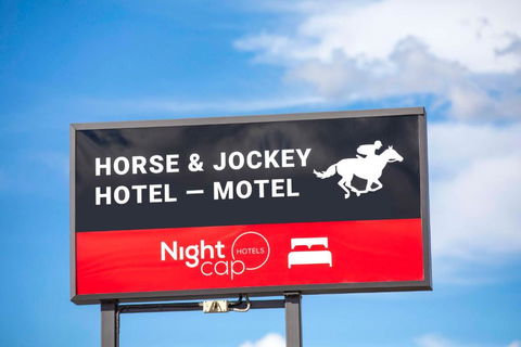 Nightcap At Horse & Jockey Hotel Warwick - New Castle Holiday 2