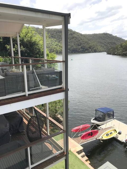 NINE At Berowra Waters, Luxury Waterfront With Hot Tub - New Castle Holiday 3