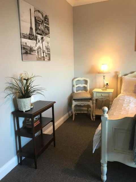 Number 10 -Queen Room With B/fast - New Castle Holiday 3