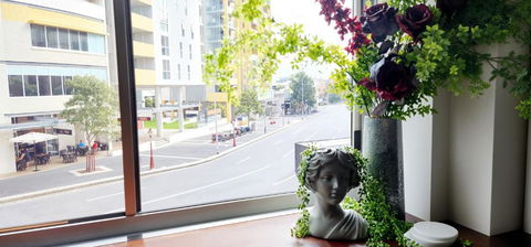 NYC Loft Brisbane, Free Parking! - New Castle Holiday 1