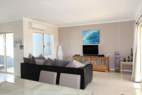 Ocean Breeze - New Castle Holiday 1
