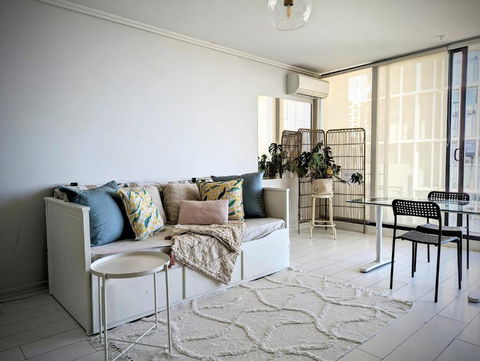 Ocean View Apartment Close To CBD With Indoor Pool. - New Castle Holiday 3
