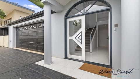 Ocean Views And Vineyards By Wine Coast Holiday Rentals - New Castle Holiday 1