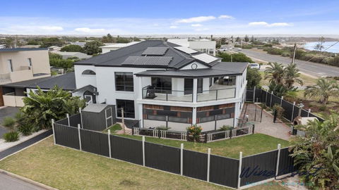 Ocean Views And Vineyards By Wine Coast Holiday Rentals - New Castle Holiday 0