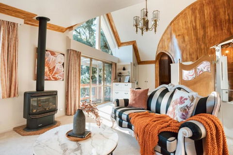 Olinda Enchanted Tower Spa Gas Log Fire And Netflix - New Castle Holiday 0