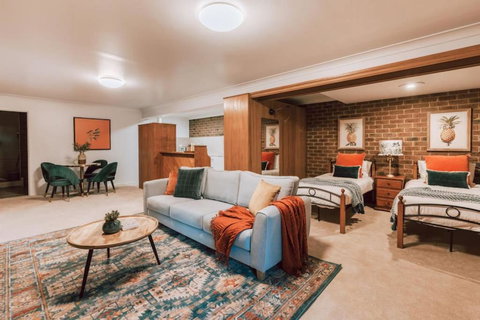 Olinda Sandstone Apartment 2 Bedroom Spa Bath - New Castle Holiday 3