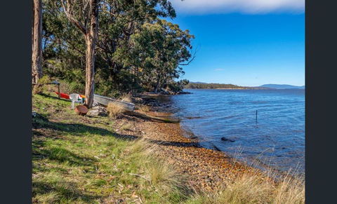On The Huon River - New Castle Holiday 1