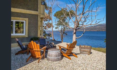 On The Huon River - New Castle Holiday 3