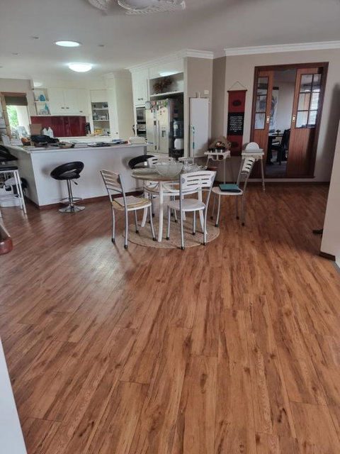 Open Plan Large Home - New Castle Holiday 0
