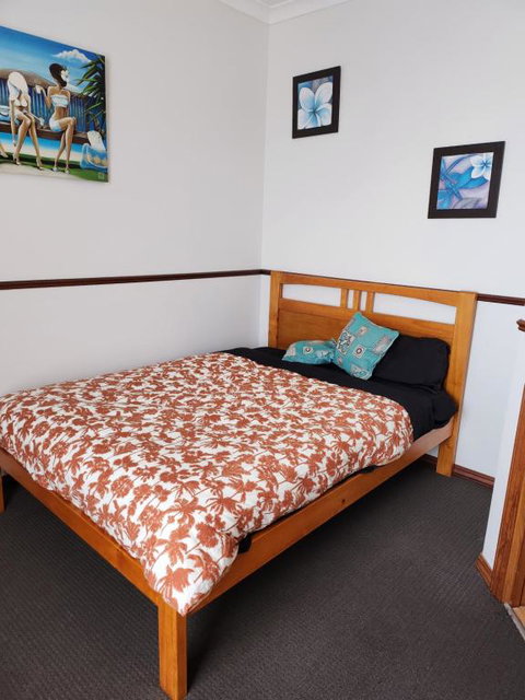 Open Plan Large Home - New Castle Holiday 1
