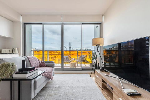 Opposite Union Road Shopping Strip - New Castle Holiday 1