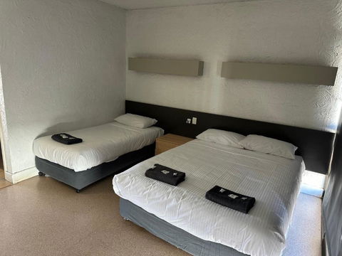 Overlander Hotel - New Castle Holiday 2