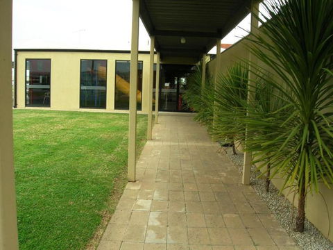 Overlander Hotel Motel - New Castle Holiday 2