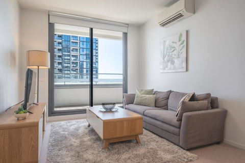 Panoramic Views 2br With Pool And Free Carpark - New Castle Holiday 0
