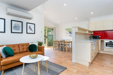 Peaceful 1BR Courtyard Unit In Quiet Dickson - New Castle Holiday 2