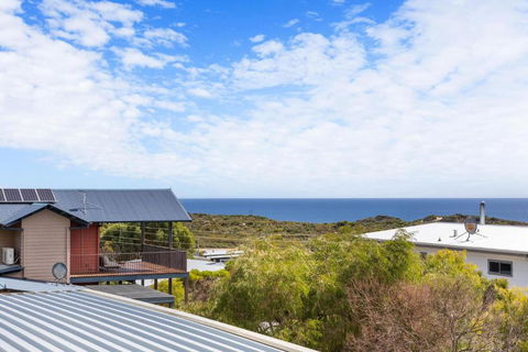 Peaceful And Renovated Original Beach House With Sweeping Views Of Gracetown - New Castle Holiday 1