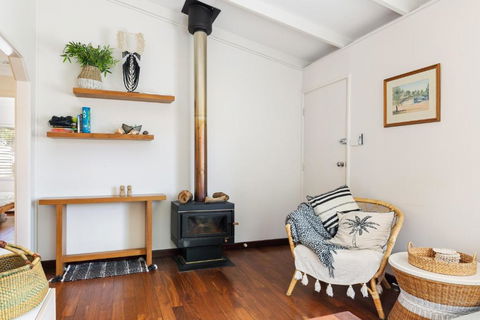 Peaceful And Renovated Original Beach House With Sweeping Views Of Gracetown - New Castle Holiday 0