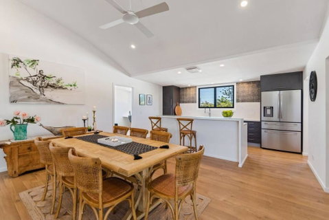 PACIFIC Stunning Coastal Home The Perfect Family Getaway - New Castle Holiday 3