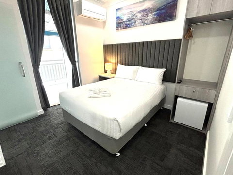 Palace Hotel Proserpine - New Castle Holiday 3