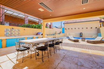 Palazzo Paradiso - Mediterranean-inspired Elegance with New Castle Holiday