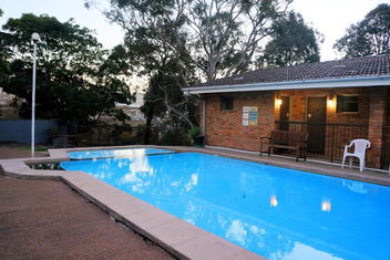 Panorama Motor Inn with New Castle Holiday