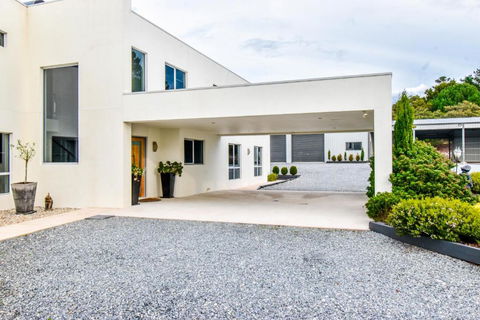 Paradise Point - Entire Home In Clarence Point, Tasmania Australia, 10 Guests 7 Bedrooms 7 Beds 3 Baths - New Castle Holiday 0