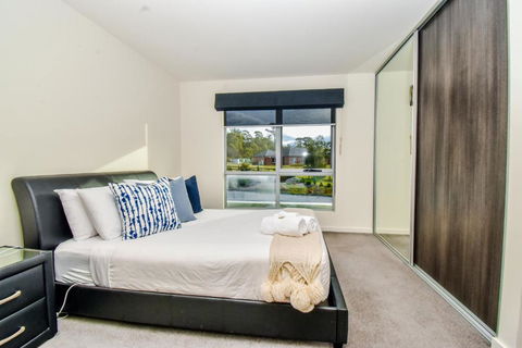 Paradise Point - Entire Home In Clarence Point, Tasmania Australia, 10 Guests 7 Bedrooms 7 Beds 3 Baths - New Castle Holiday 2