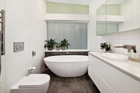 Paradise Villa - Pittwater Views - New Castle Holiday 2