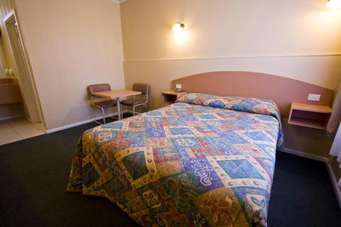 Parkville Motel - New Castle Holiday 2
