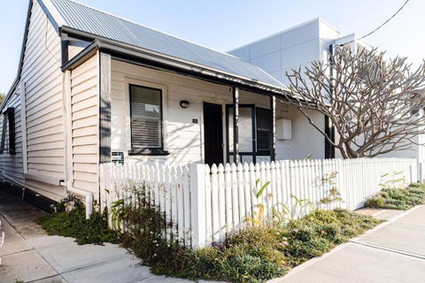 Pattys Cottage - Pet Friendly Home In Merewether - New Castle Holiday 1