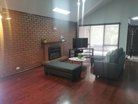 Peaceful House In Mill Park Melbourne - New Castle Holiday 3
