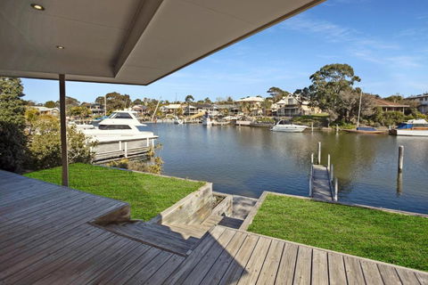 Pelican Brief - New Castle Holiday 3