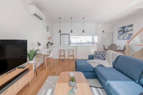 Perfect Port Melbourne Townhouse - New Castle Holiday 3