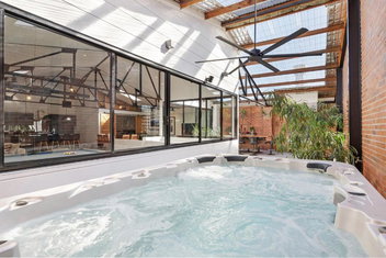 Platinum Precinct - The Penthouse with New Castle Holiday